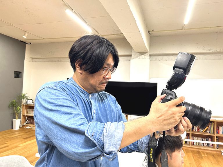 「岐阜城に昇る月」などで有名な写真家 小林淳さんに本社撮影をしていただきました。