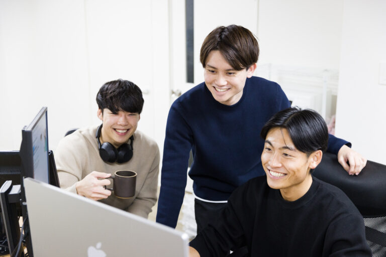 今週、学生インターン2名が入社！中途採用においては月間の応募数は100名ほどに