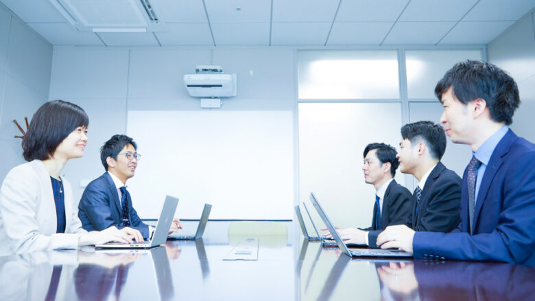 会議をしている様子。